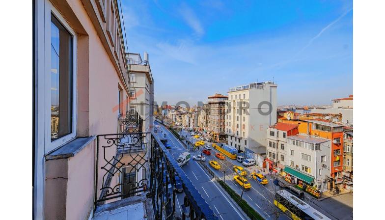 عقار تجاري مركزي في بيوغلو